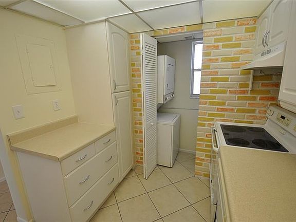 5th image of 8002 Fairview Dr #1210