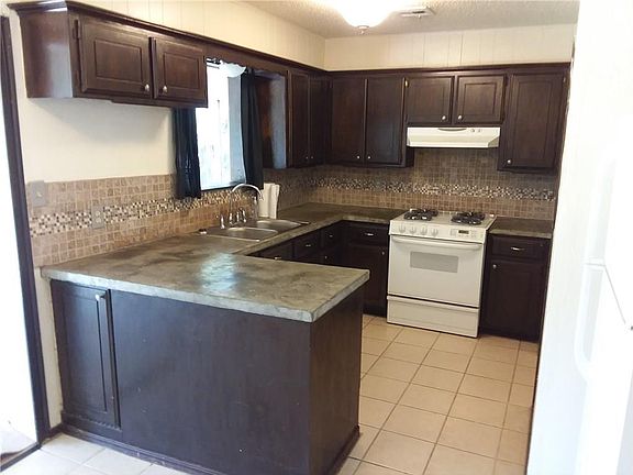 5th image of 2608 Wyandotte Way