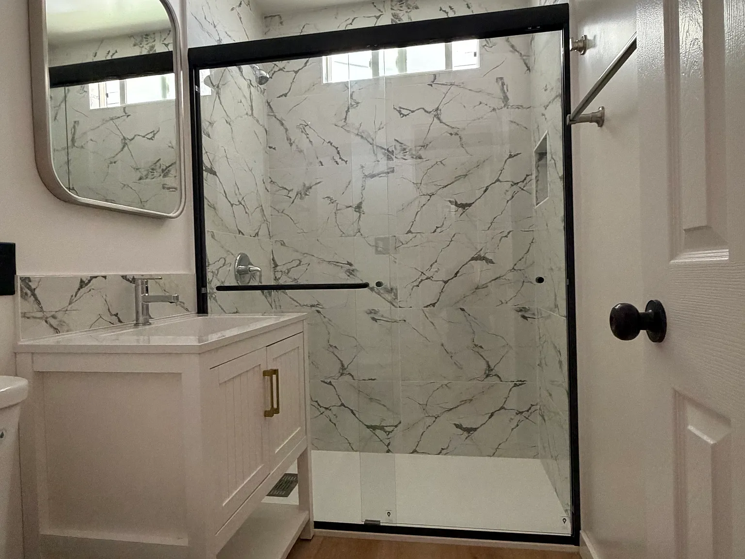 2 bed, 1000 sqft, $3,195 — Photo 3