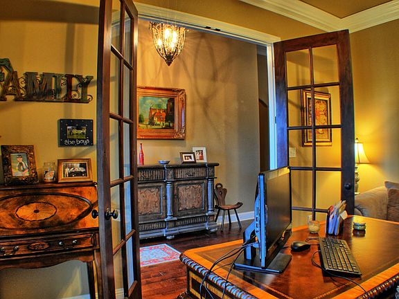 4th image of 208 Stillwater Pl