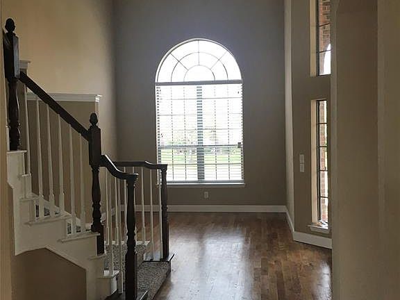 5th image of 318 Greenfield Dr