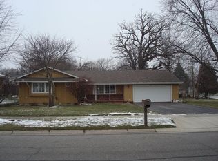 810 E Franciscan Dr, Crown Pt, IN 46307