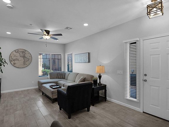 5th image of 805 S SYCAMORE -- #114
