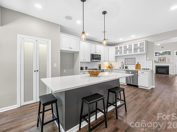 3rd image of 143 N Arcadian Way