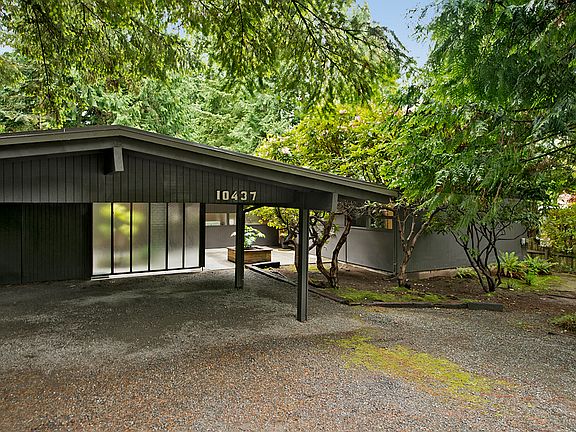2nd image of 10437 NE 113th Pl