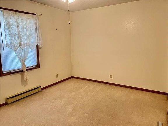 3rd image of 4233 Douglas St
