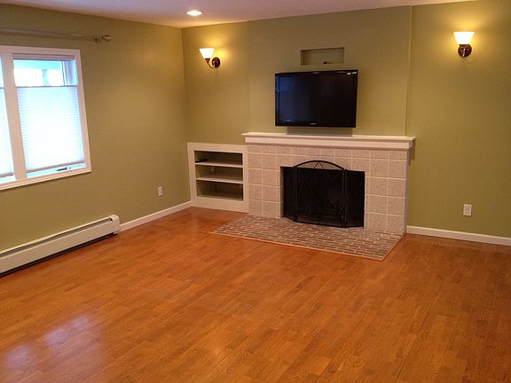 Living Room w/ HDTV