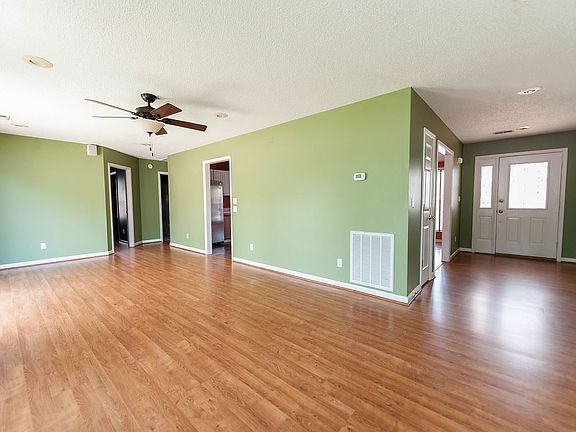 5th image of 146 Riverrun Dr
