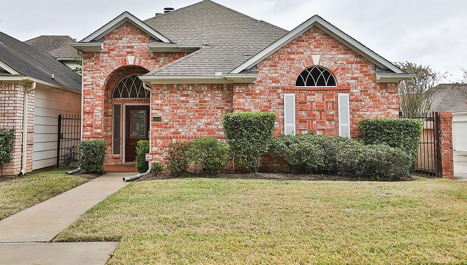 1st image of 6804 Queensclub Dr