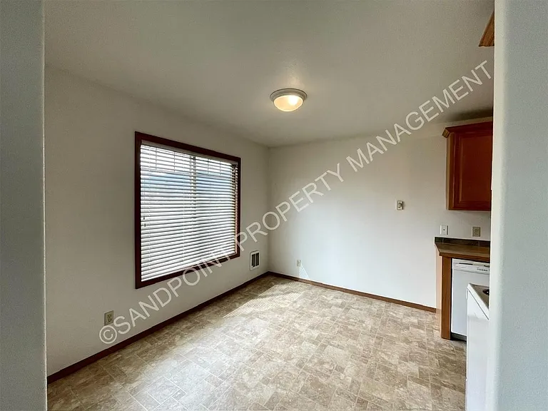 910 N Division Ave #102 — Photo 12