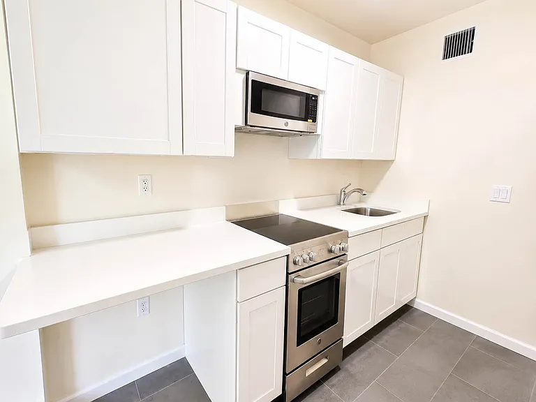 321 W 105th St #5C — Photo 2