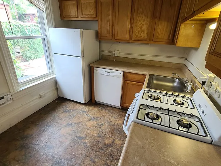 4521 Centre Avenue — Photo 5