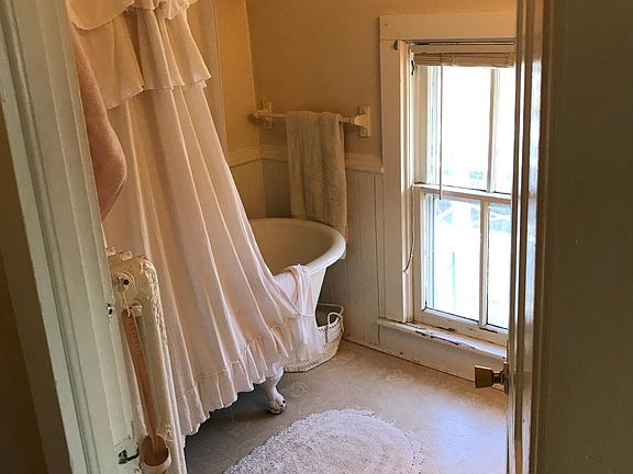 4th image of 213 E Mill St APT B