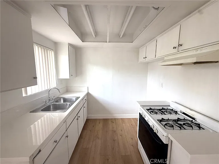 469 W Oliver St #3 — Photo 8