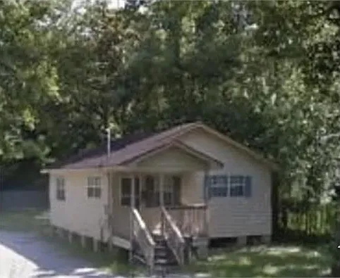 2110 Gibson St — Photo 1