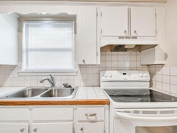 3rd image of 601 Mimi Ln APT 1