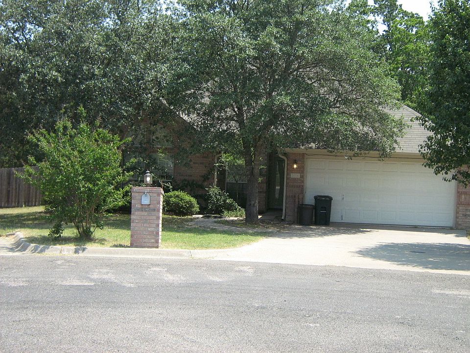 1st image of 3114 Red Oak Dr
