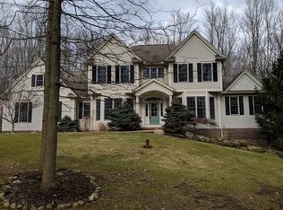 650 Meadowbrook Dr, Aurora, OH 44202