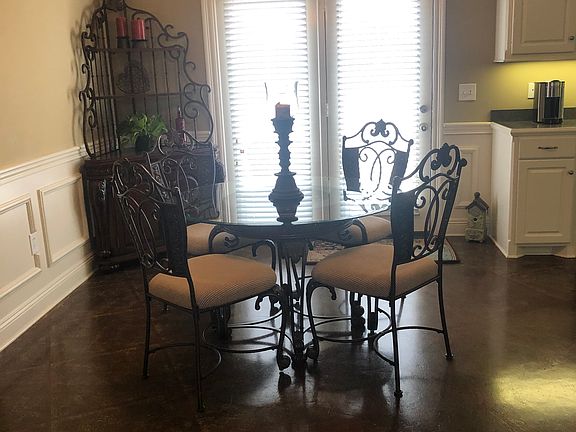 5th image of 941 Clubhouse Dr