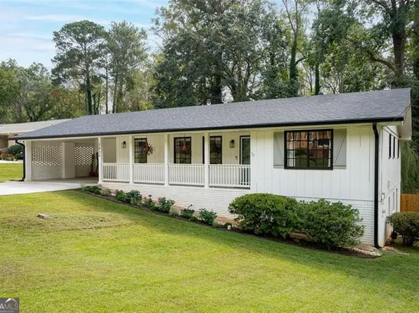 2826 Rainbow Forest Dr, Decatur, GA 30034