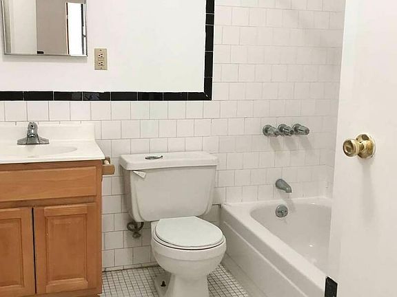 5th image of 328 E 15th St APT 3