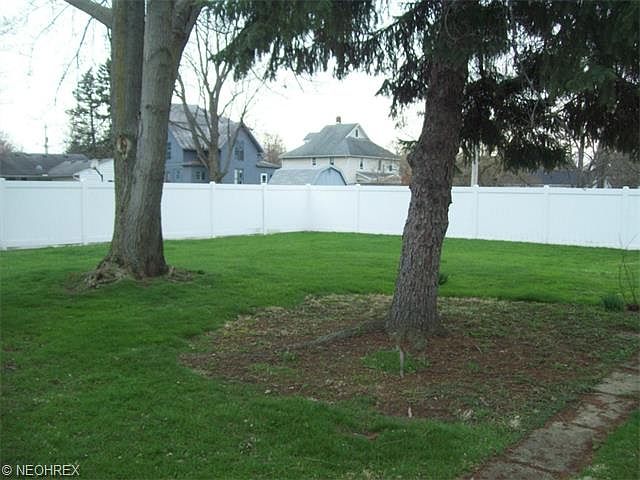 2nd image of 117 Middle St