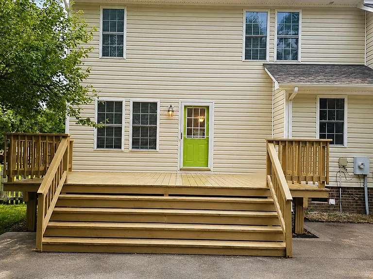 106 Pleasant Dr — Photo 2