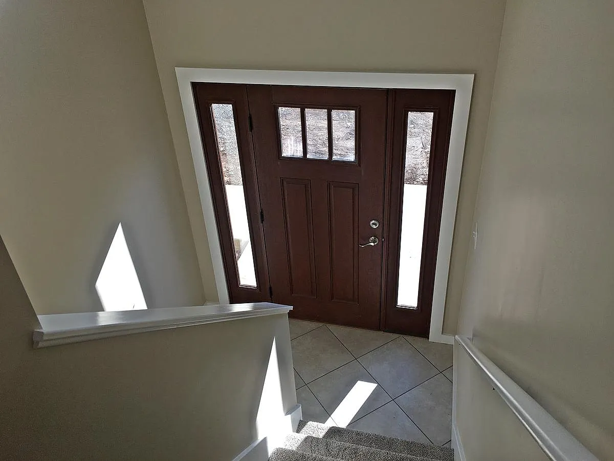 3 bed, 1700 sqft, $2,050 — Photo 4