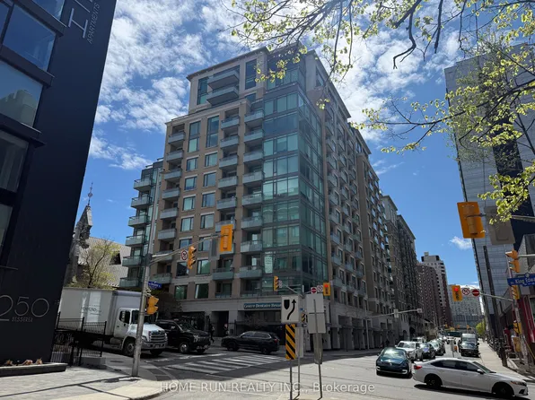 238 Besserer St #307, Ottawa, ON K1N 6B1