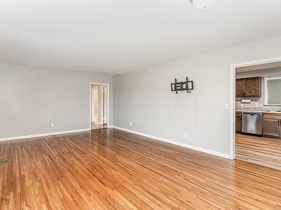 5th image of 410 Eastland Ave