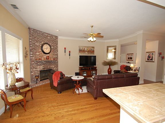 3rd image of 158 Teal Ln