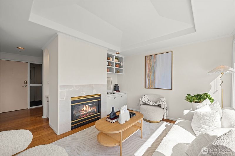 3rd image of 2167 Dexter Avenue N #402