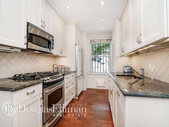 3rd image of 25 E End Ave #1A