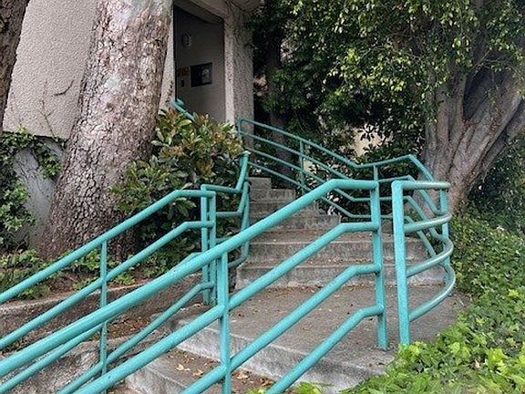 3rd image of 13718 Moorpark St APT 104