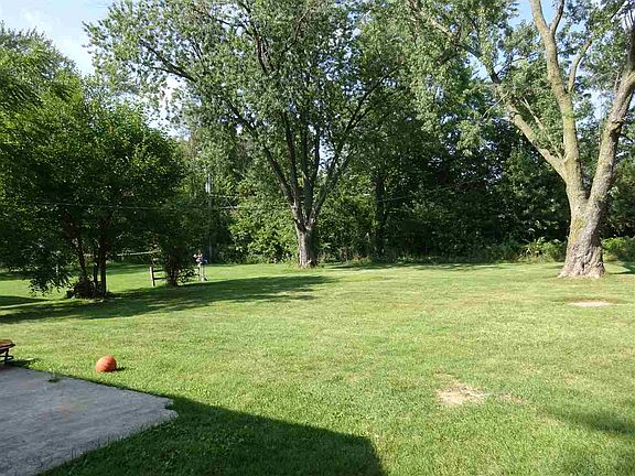 5th image of 1806 Lincolnway E