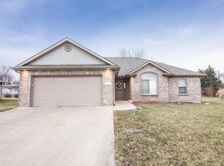 2702 Oakmeadows Dr, Columbia, MO 65202