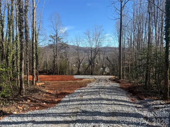 82 Overlook Dr W, Marion, NC 28752