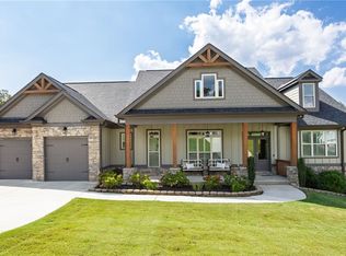 61 Roberson Dr, Cartersville, GA 30121