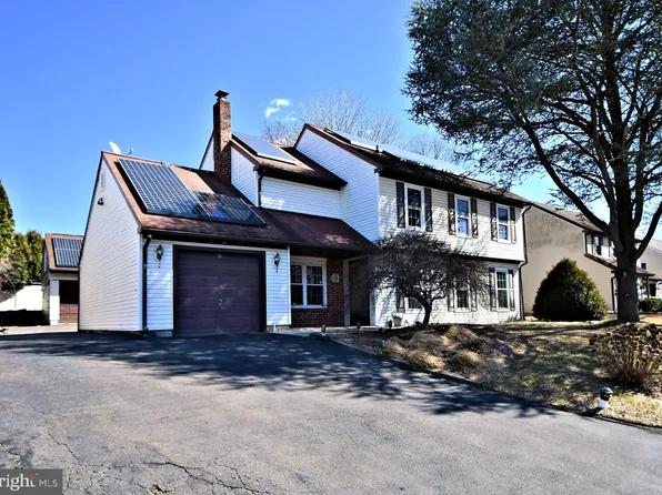 31 Oxford Dr, Langhorne, PA 19047