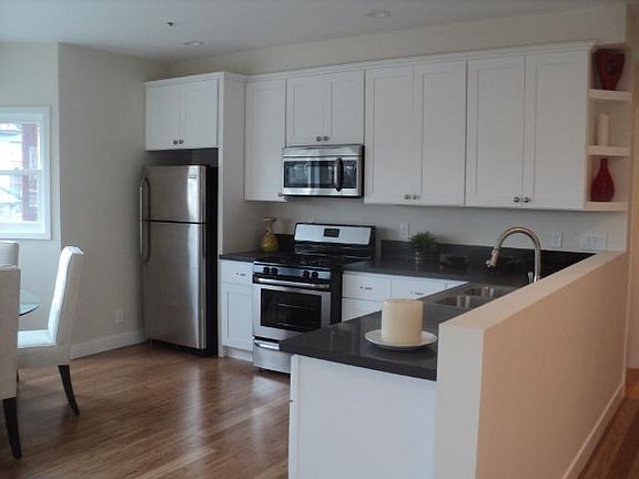5th image of 1235 Boston St #B