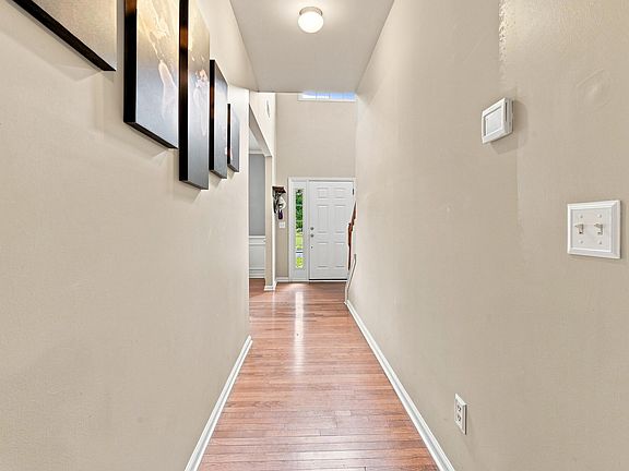 5th image of 102 Minnifer Ct