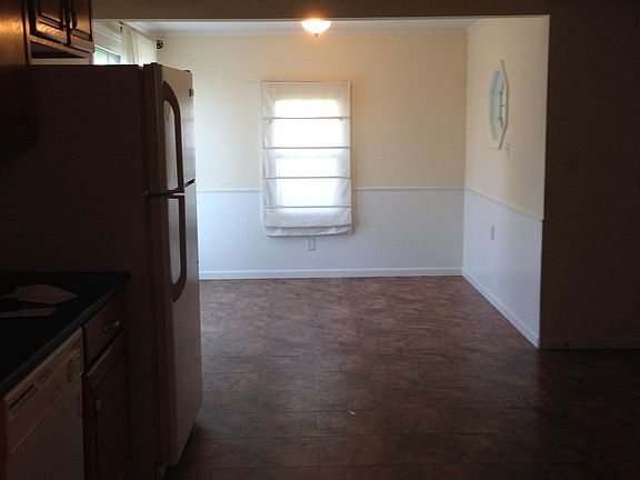 3rd image of 431 Beech Dr