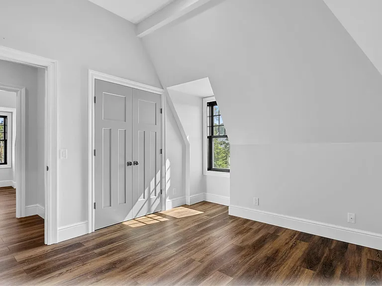 "Loft" - 2BR / 2BA @ 87 East Ave