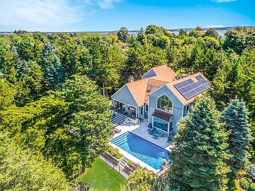 425 Cedar Point Dr E Photo 1