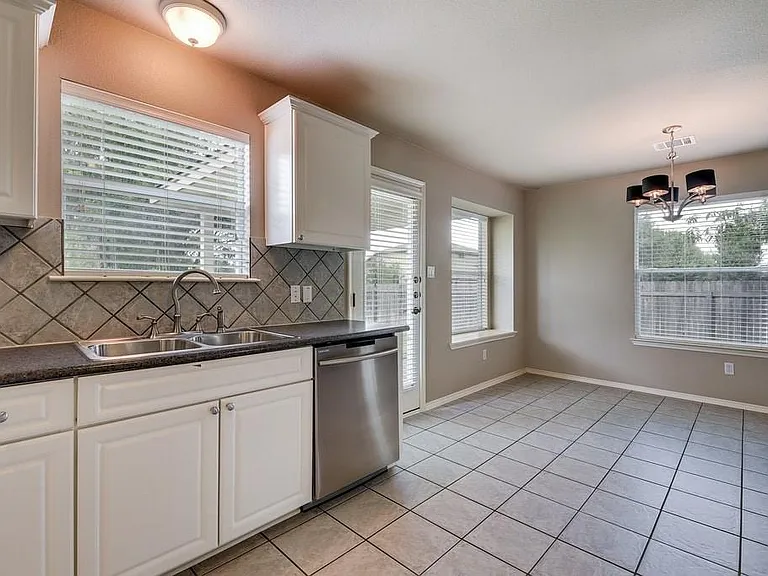 14316 Ballycastle Trl — Photo 12