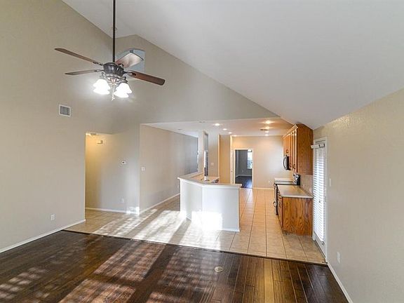 5th image of 2315 Garden Crest Dr