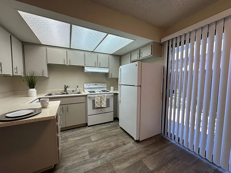 Ravenwood Apartment Homes — Photo 8