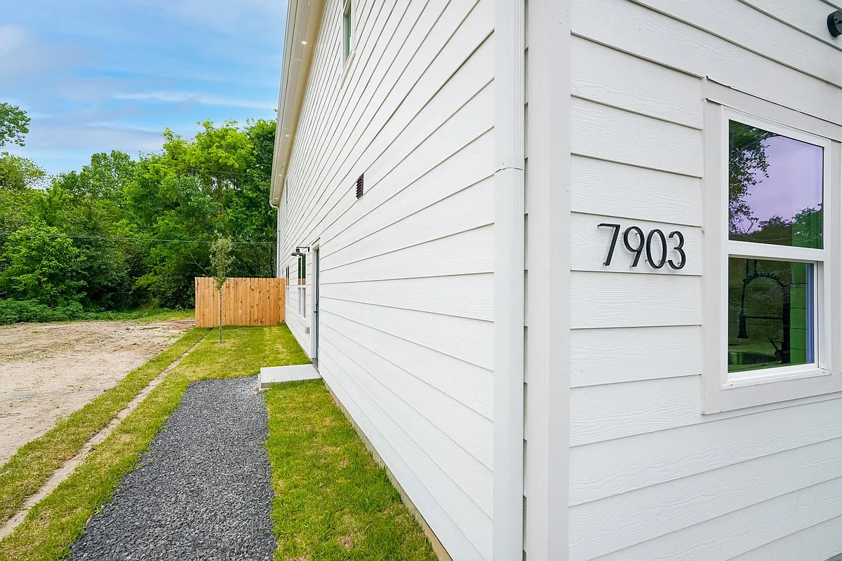Building Photo - 7903 Sunnyhill St