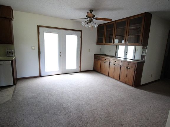 3rd image of 119 E Young St