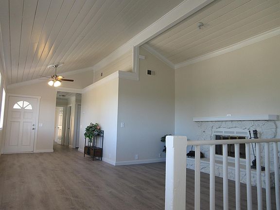 5th image of 337 Nicole Dr